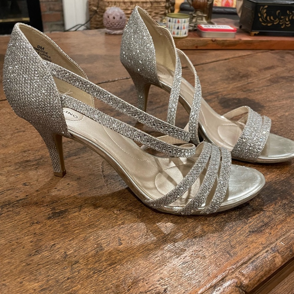 Bandolino champagne sparkly heels